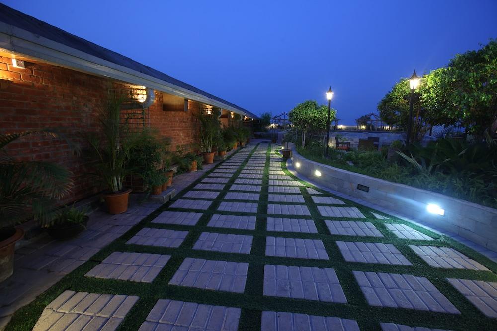 Dhaka Regency Hotel & Resort Limited Exterior photo